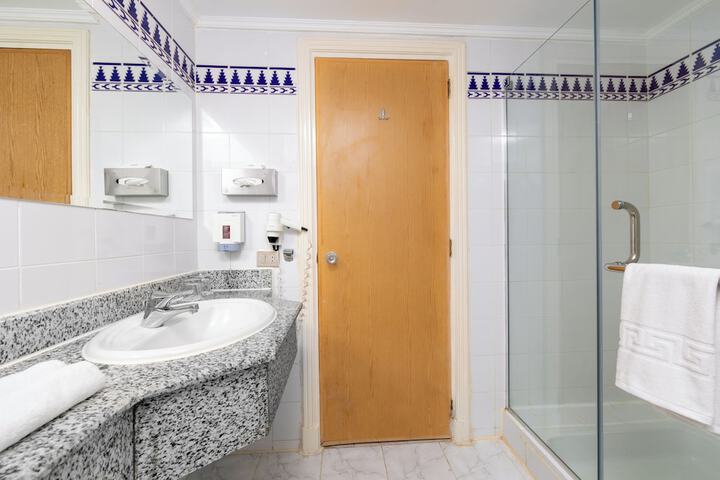 Room 36 of 120
