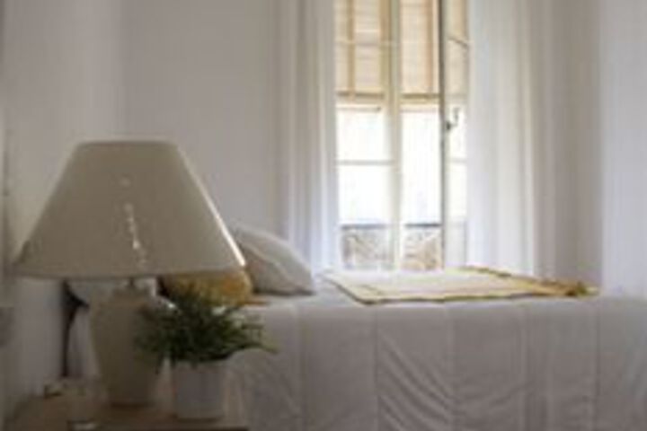 Room 4 of 10