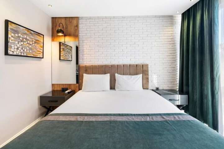 Room 10 of 25