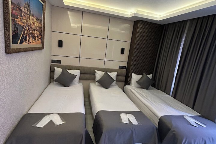 Room 34 of 104