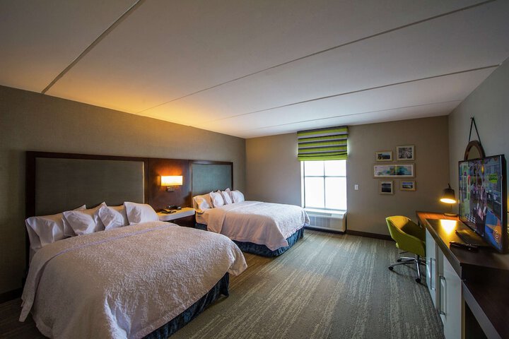 2 Queen Beds (5 of 12)