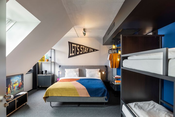 Room 9 of 146