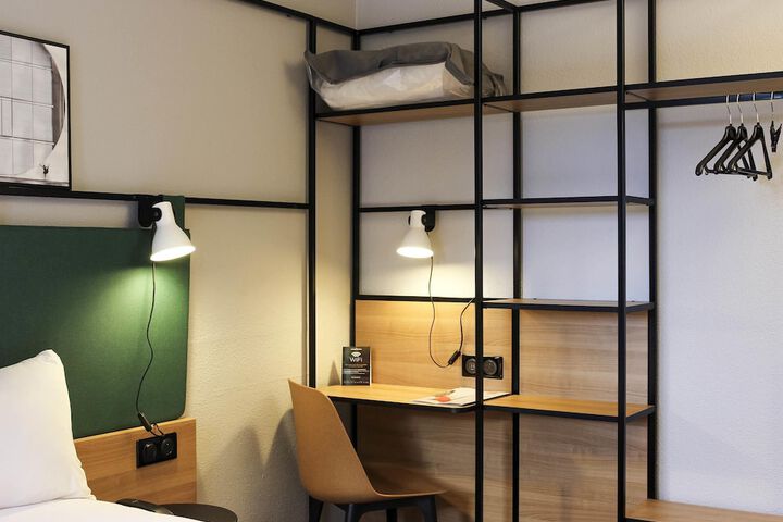 Room 11 of 62