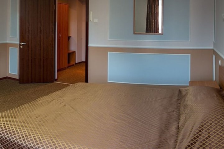 Room 9 of 23