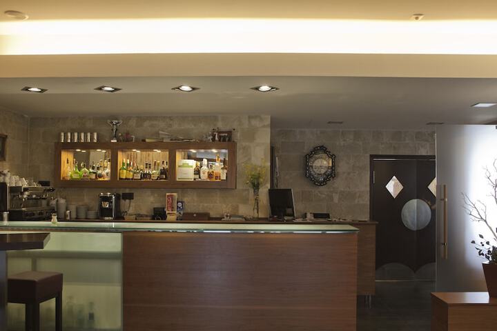 Lounge 36 of 42