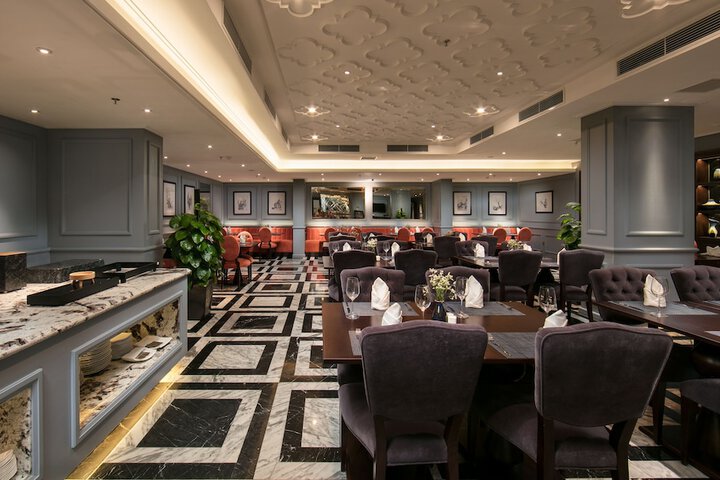 Dining 95 of 144