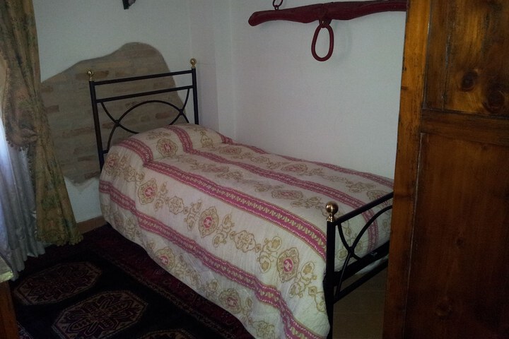 Room 2 of 23
