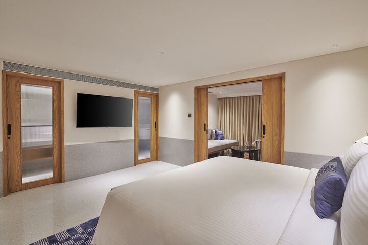 Room 4 of 71