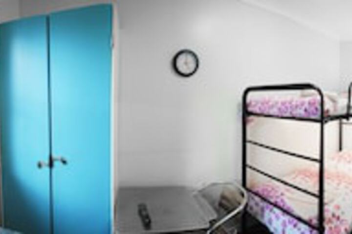 Room 4 of 27