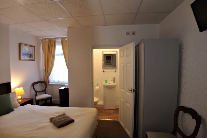 Room 48 of 102