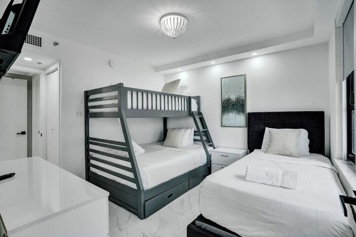 Room 163 of 723