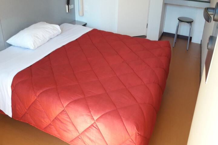 Room 8 of 44