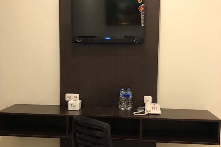 Room 10 of 35