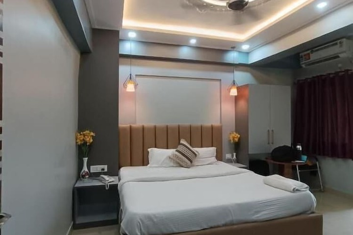 Room 4 of 34