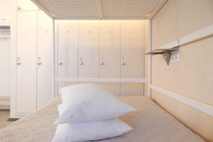 Room 42 of 86