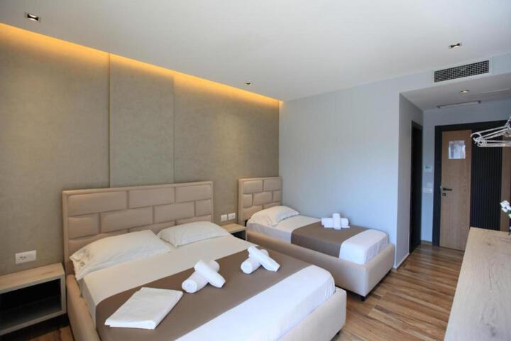 Room 15 of 143