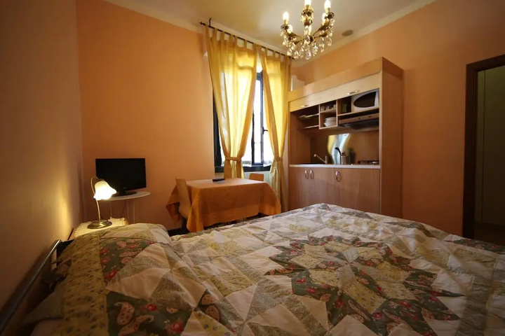Room 3 of 8