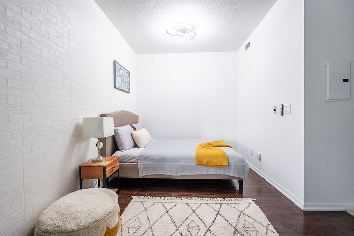 Room 25 of 330