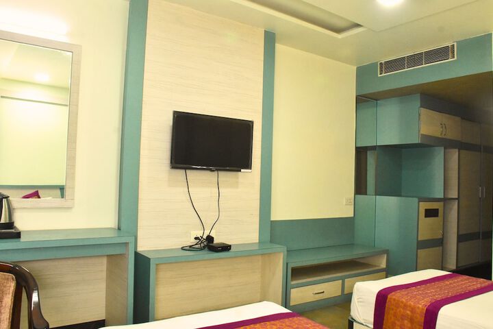 Room 12 of 31