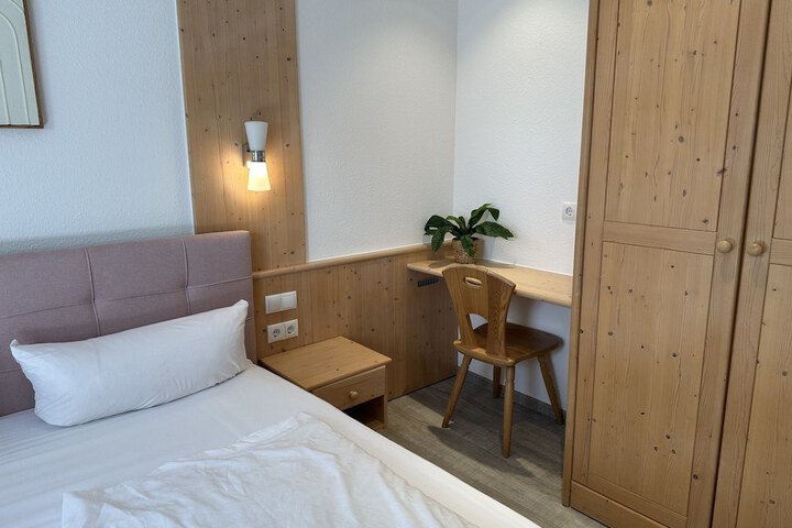 Room 28 of 85