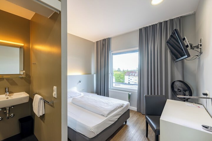 Room 14 of 42