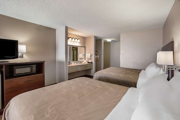 Exterior Queen Bed (4 of 15)