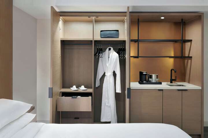 Room 25 of 64