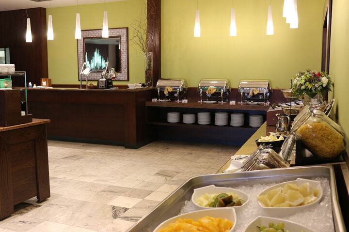 Dining 104 of 137