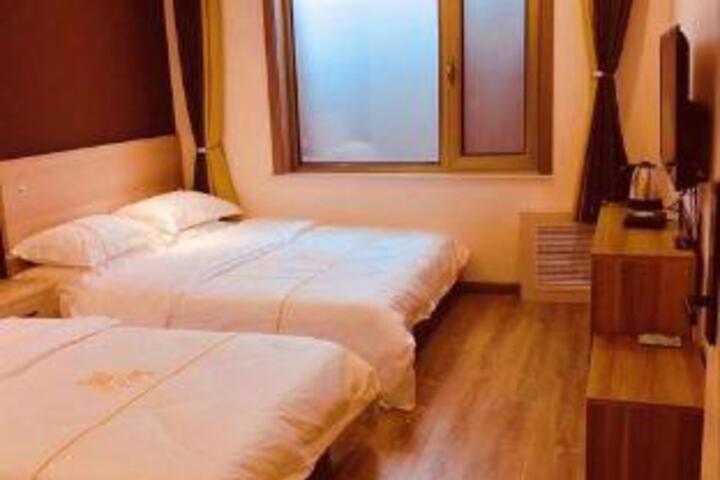 Room 4 of 5