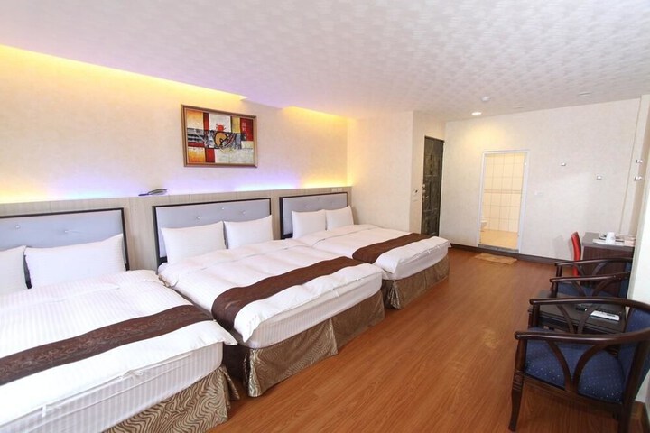 Room 8 of 28