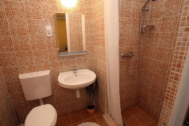 Room 9 of 20