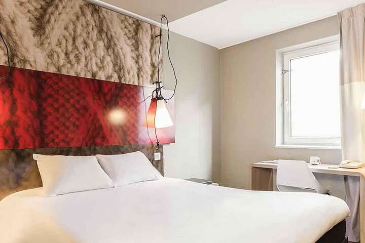 Room 12 of 40