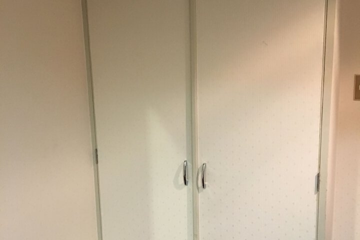 Room 11 of 38