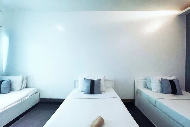 Room 27 of 43