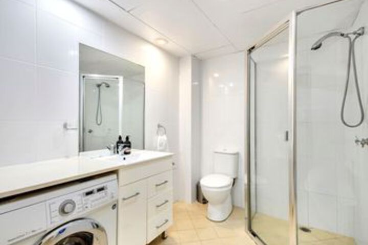 Room 4 of 18