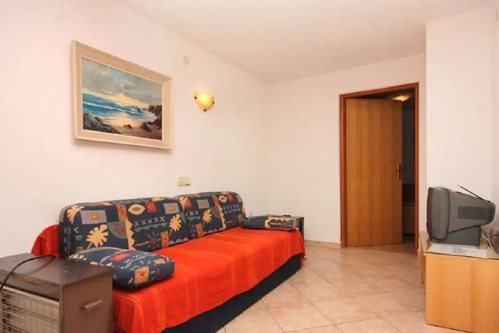 Room 4 of 11