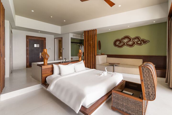 Room 10 of 114