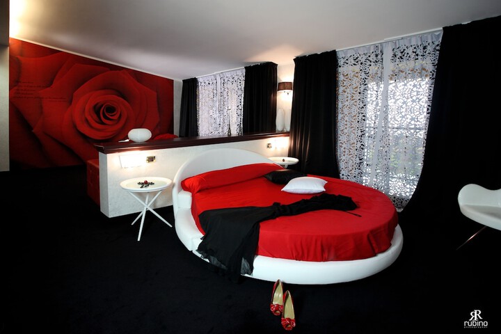 Room 10 of 98
