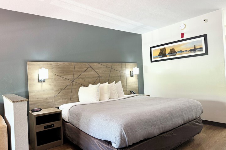 Room 11 of 25