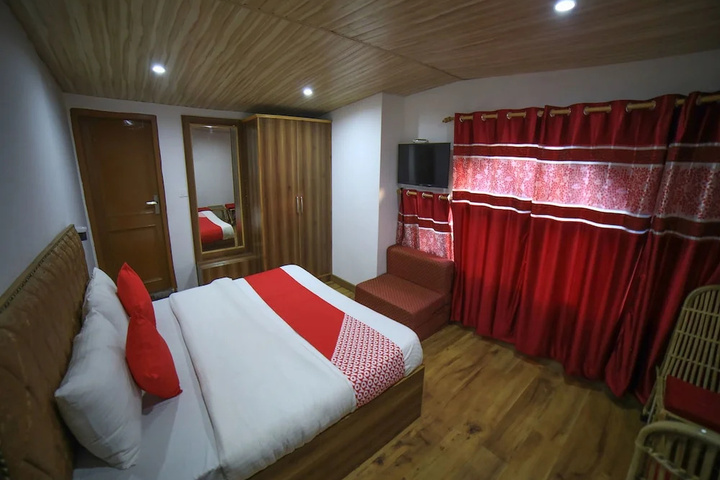 Room 4 of 10