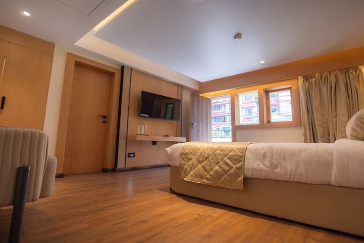 Room 15 of 61