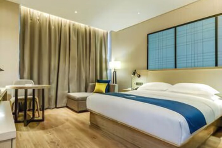 Room 6 of 18