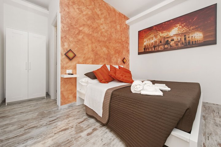 Room 10 of 32