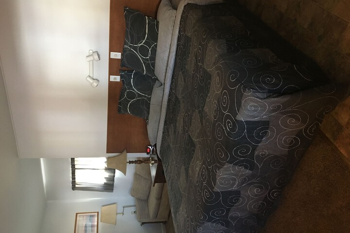 Room 4 of 18