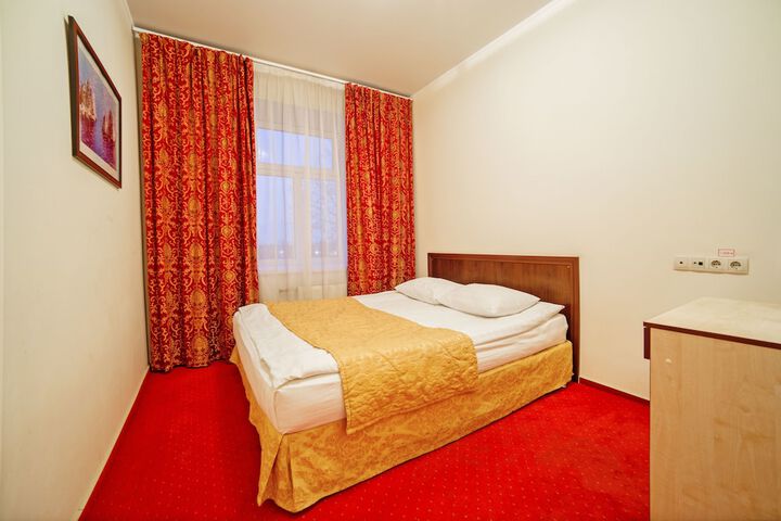 Room 7 of 27