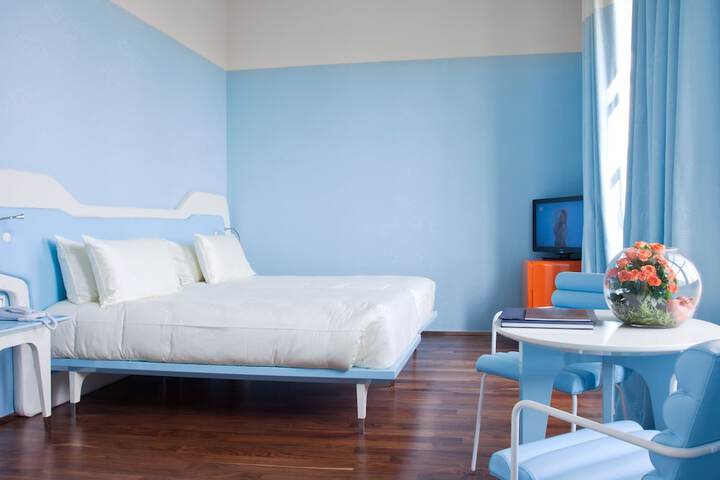 Room 8 of 49
