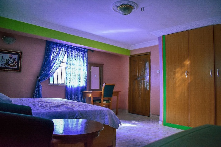 Room 9 of 28