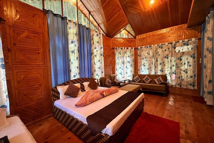 Room 6 of 15