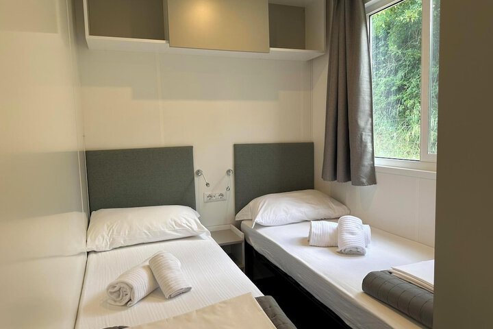 Room 27 of 168