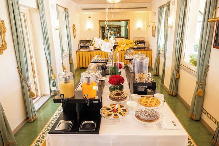 Breakfast/Coffee Service 34 of 65